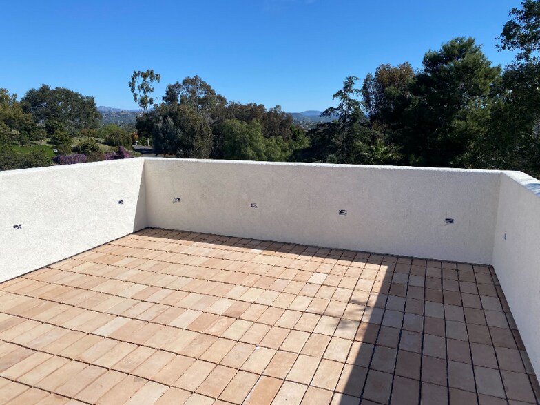 Building Photo - 419-21 Woodland Hills Dr