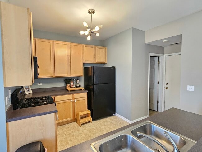 Building Photo - 4012 Blackstone Dr