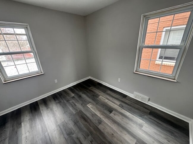 Building Photo - Four Bedrooms!