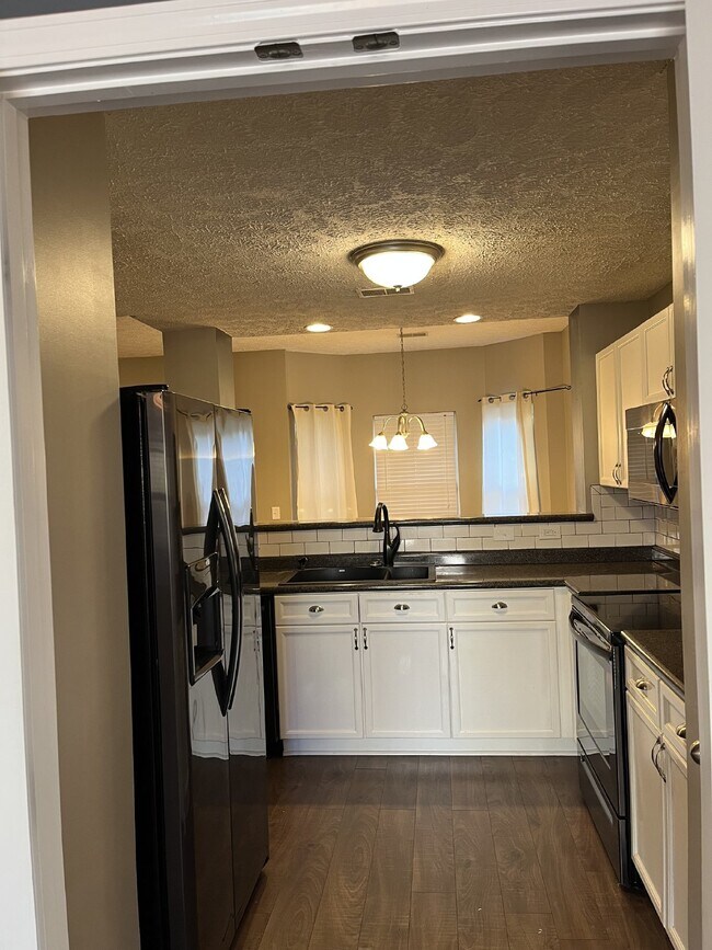 Building Photo - "Spacious 3-Bedroom Townhouse Retreat with Fireplace & Hardwood Floors in Antioch!"