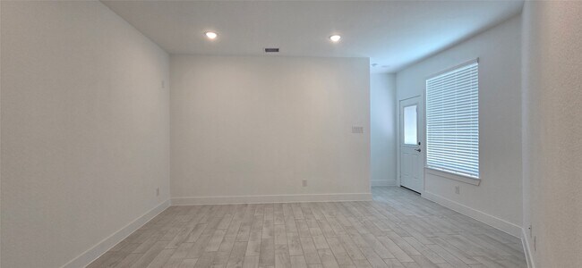 Building Photo - 21123 Medina River Dr