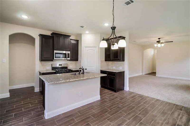 Building Photo - 630 Redwood Dr