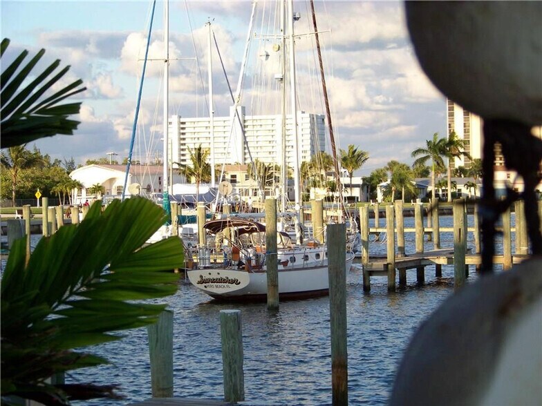 Building Photo - 10725 S Ocean Dr