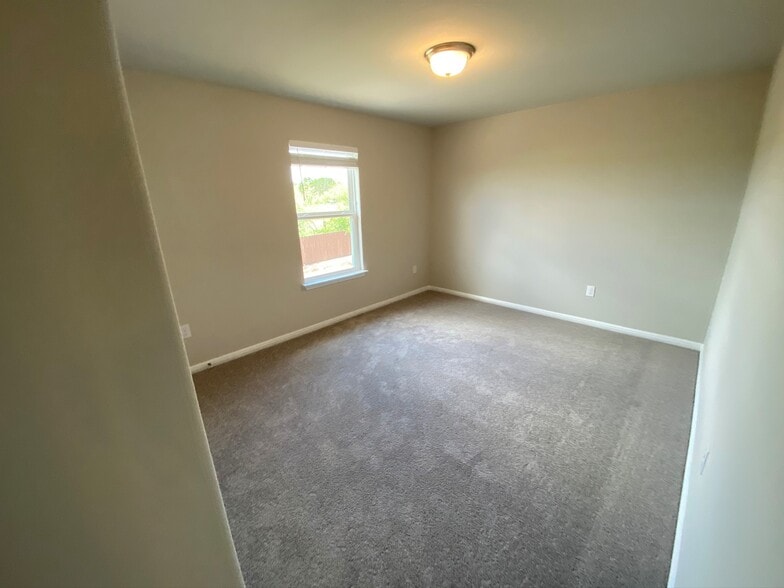 Second bedroom - 10509 Sentinel Dr