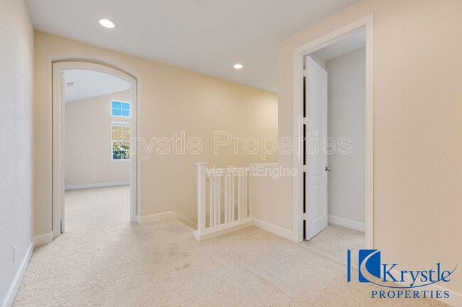 Building Photo - 6335 Newhaven Ln