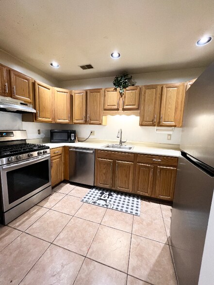 Building Photo - 85 Grieco Dr