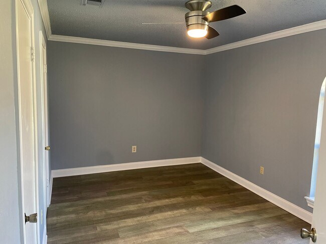 Building Photo - 229 Travis Ln