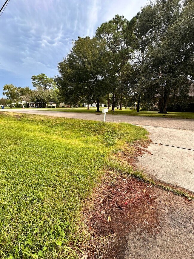 Building Photo - Gorgeous all renovated Home in Texas City,...