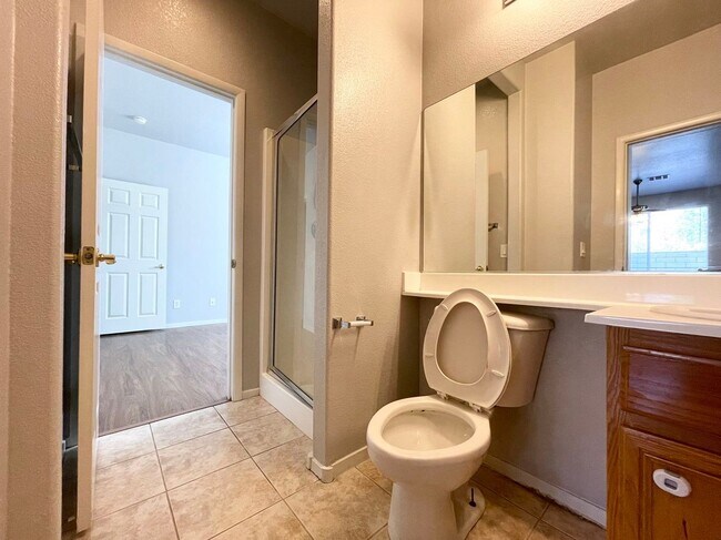 Building Photo - Beautiful 2 story 3 car garage single fami...