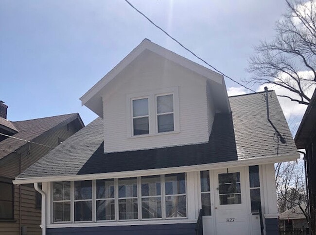 Building Photo - Single-Family Home in Greenbush Neighborhood!