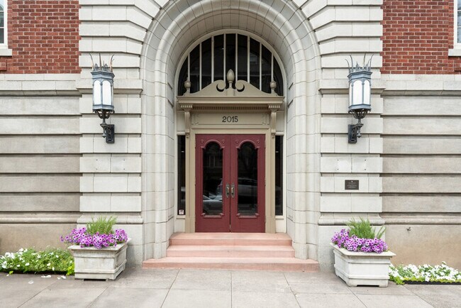 Building Photo - 2015 NW Flanders St