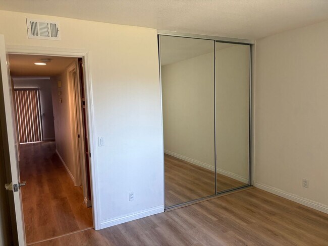 Building Photo - Charming 2 bedroom 2 bathroom Condo in Oceanside!