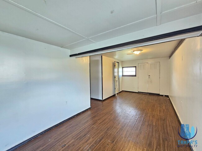 Building Photo - 4 Bedroom, 3 Bath HOUSE with a detached 1 Bedroom and 1 bath in Lakeland *MOVE-IN SPECIAL*