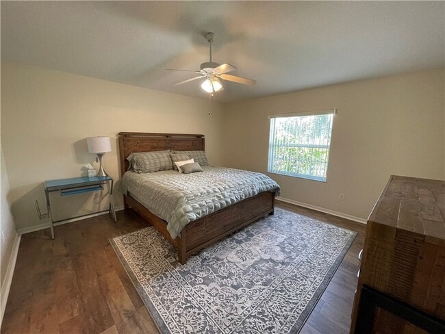 Building Photo - 962 Montrose Ave