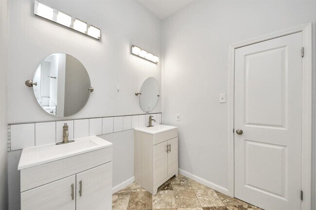 Building Photo - 2706 Plantation Dr