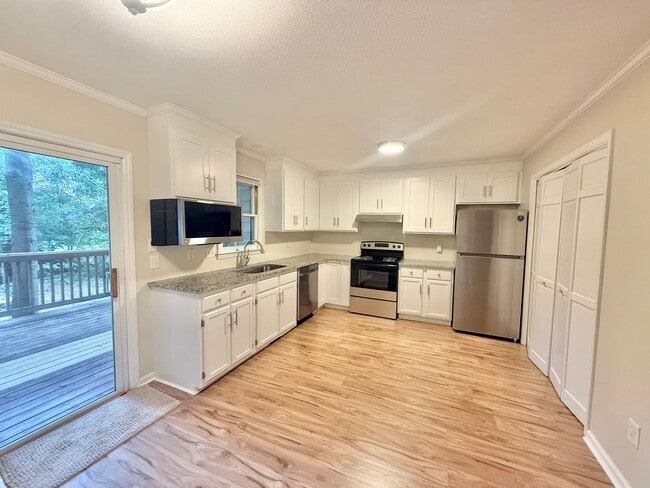 Building Photo - 6523 Hearthstone Dr