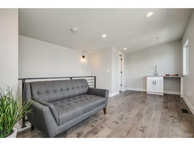 Building Photo - 1466 Zenobia St