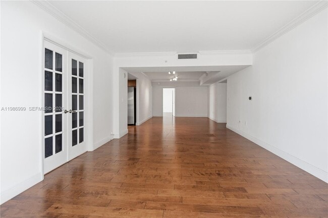 Building Photo - 1800 N Bayshore Dr