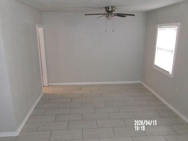 Building Photo - Modern 4-Bedroom Home
