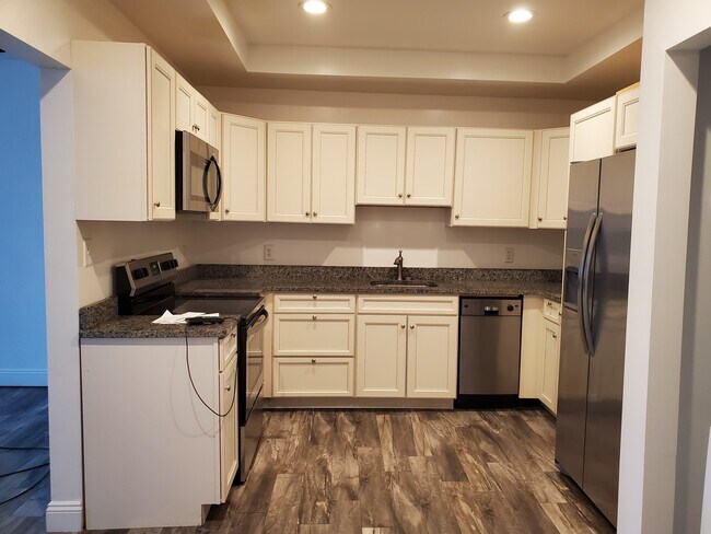 Beautiful kitchen with granite countertops, stainless appliances and dishwasher. - 2208 E Carson St