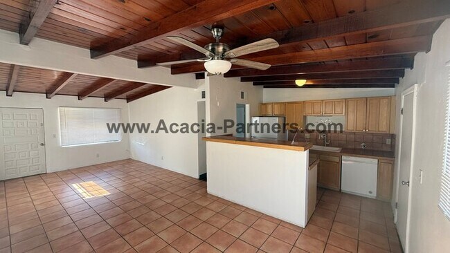 Building Photo - Great Central Home on Large Lot