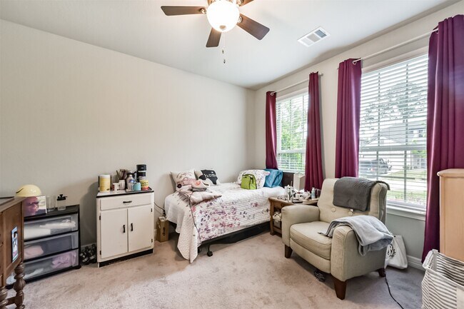 Building Photo - 123 Buttonwood Ct