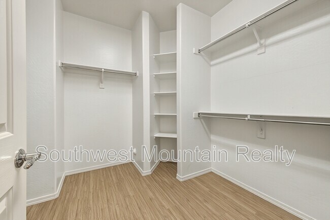 Building Photo - 2346 N Monticello Dr