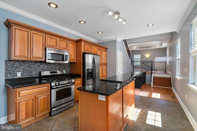 Building Photo - 104 N Patterson Park Ave