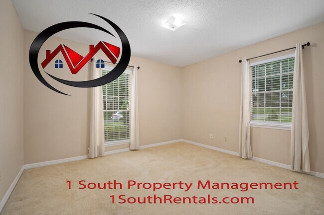 Building Photo - 2205 Woodhillcrest Dr