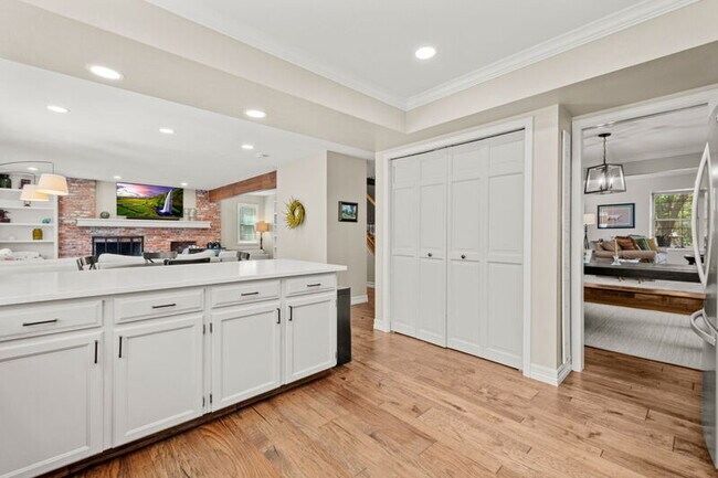 Building Photo - 8040 S Jasmine Cir