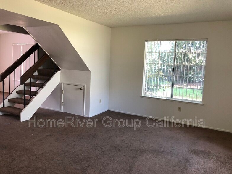 Building Photo - 3933 Oak Villa Cir