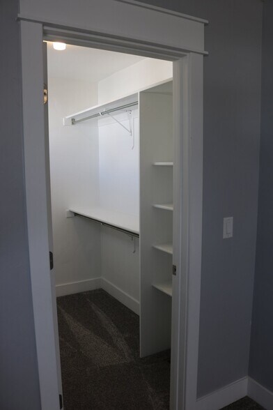 Building Photo - 287 W 20 N