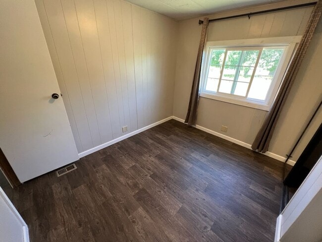 Building Photo - Semi-Rural 2 Bedroom 1 Bath Updated Mobile Home w/ Amenities