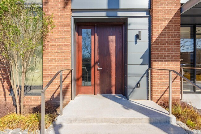 Building Photo - 372 9th St