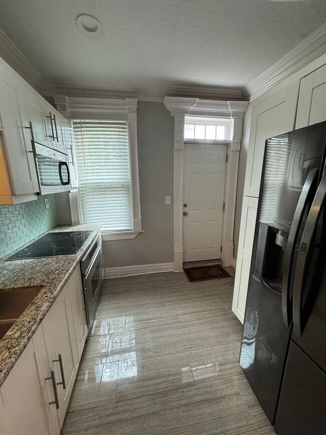 Building Photo - Charming 2 Bedroom 2 Bathroom House in Lawrenceville!