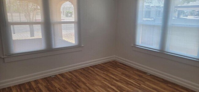 Building Photo - 3 bedroom in GLENDALE AZ 85301