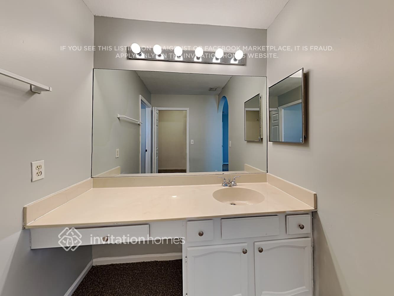 Building Photo - 696 Blueberry Dr