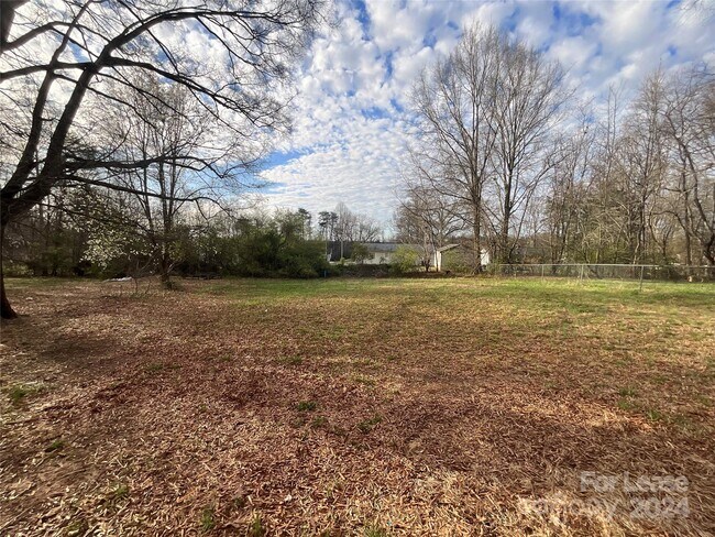 Building Photo - 1713 Younger Ave