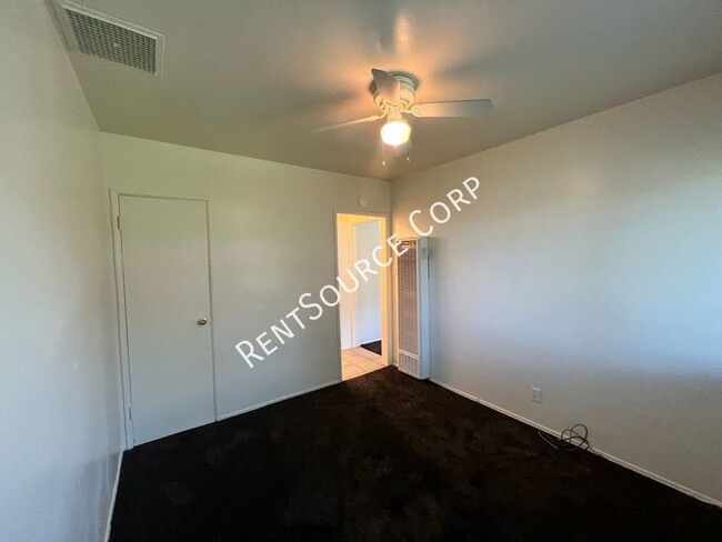 Building Photo - 1 Bedroom Single Story Condo for Rent in P...