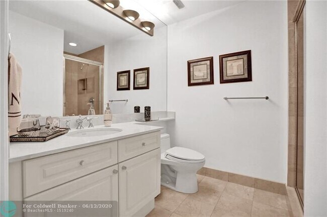 Building Photo - 111 SE 8th Ave