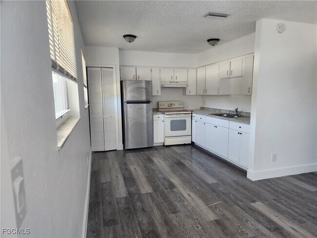 Building Photo - 2670 Broadway