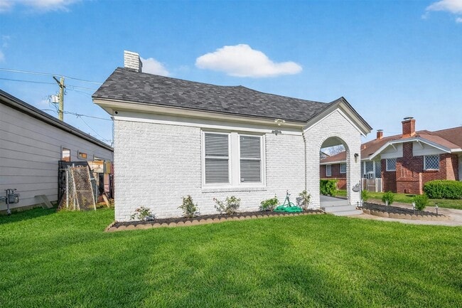 Building Photo - 2417 Ruth St