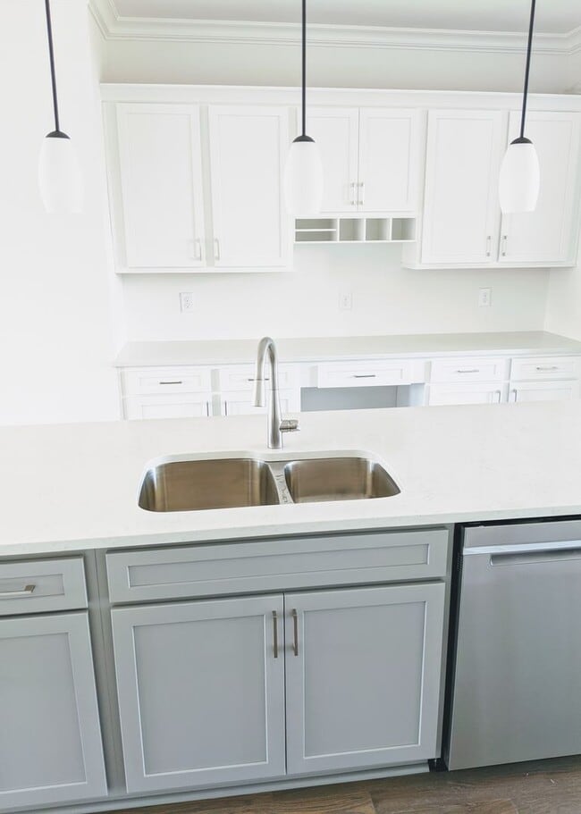 Building Photo - Luxury Town Home - Williamson County - End Unit