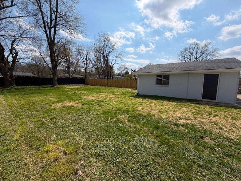 Building Photo - 5209 Eugene Way