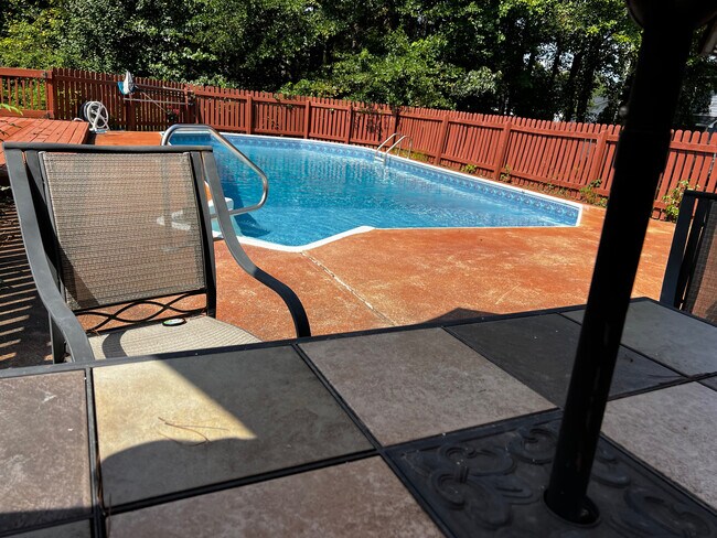 Building Photo - Room in House on Daingerfield Dr