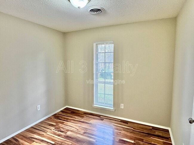 Building Photo - 523 Placid Dr