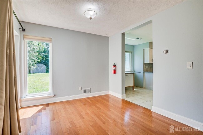 Building Photo - 39 Jeffrey Cir