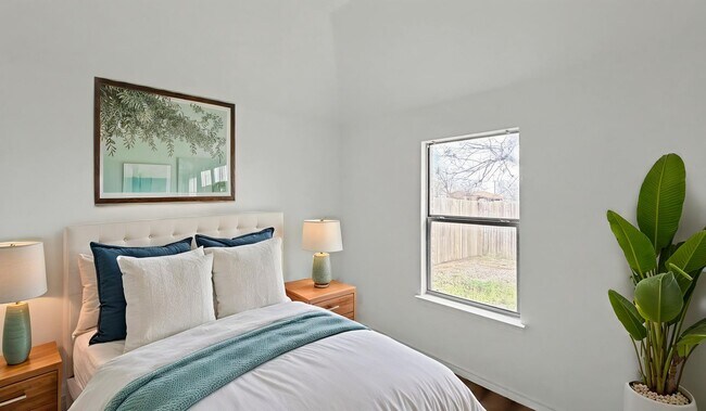 Building Photo - Spacious Single-Story Comfort with Covered Porch in Wilmer