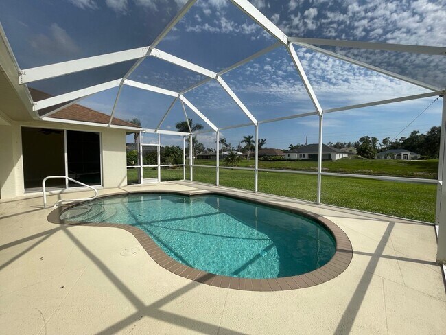 Building Photo - Beautiful and Spacious Rotonda West POOL home.