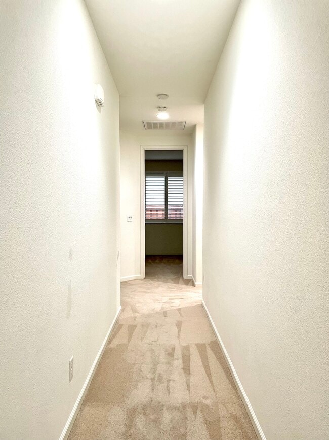 Building Photo - 366 Rock Creek Cir
